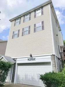 905 1/2 W Riverside Dr