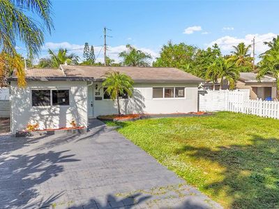 Property at 29 SE 8th St, Dania, FL