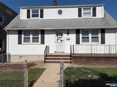 391 Macarthur Ave
