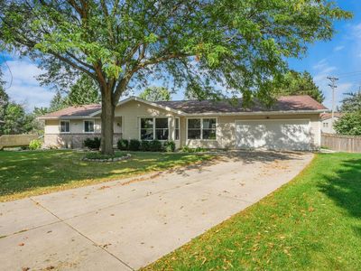 6 Lynbrook Cir