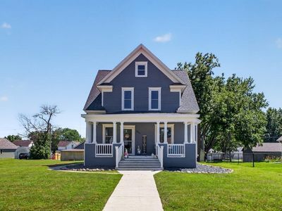 205 1st St SE
