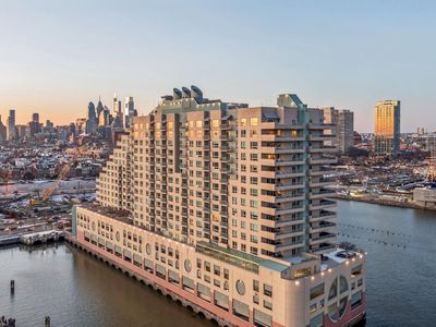 717 S Chris Columbus Blvd UNIT 802