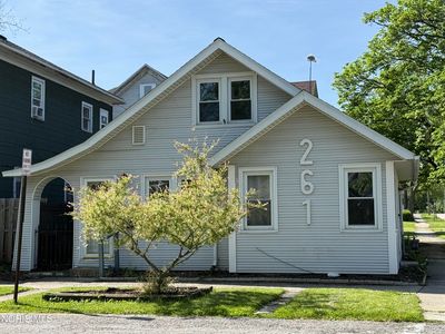 261 W North St