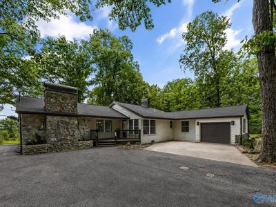 3404 Panorama Dr SE