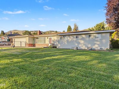 1915 Carlson Dr