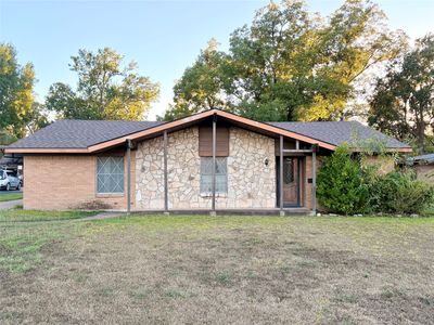 813 Circle Dr