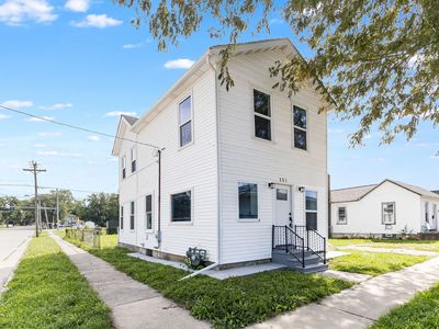 201 W John St