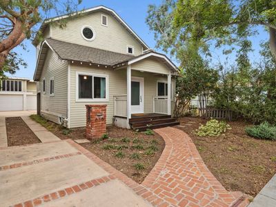 636 Bay St