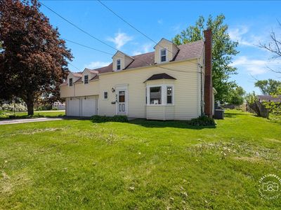 215 W Rock St