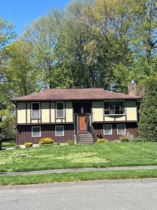 Property at 104 Paul Revere Dr, Feeding Hills, MA