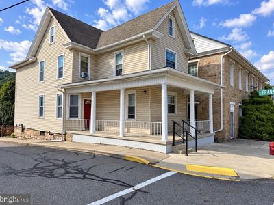 300 W Main St