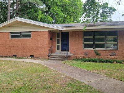 633 W College Ave