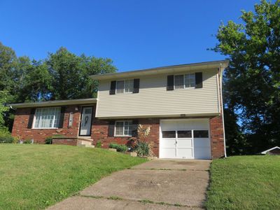 2216 Avinell Dr