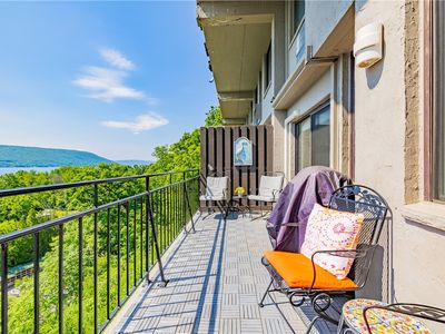 4 Cliffside Dr