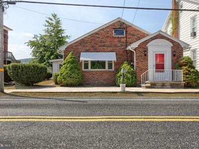 625 E Main St