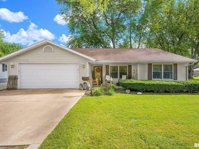 Property at 615 S Broad St, Knoxville, IL