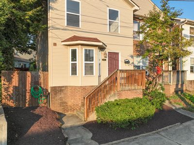 841 W Maxwell St