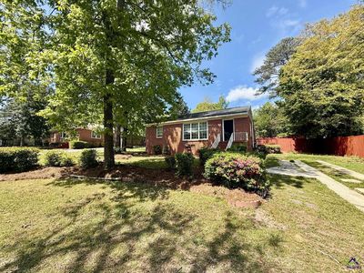 106 Benton Ave