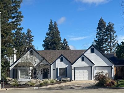 9094 N Cherryhill Ln