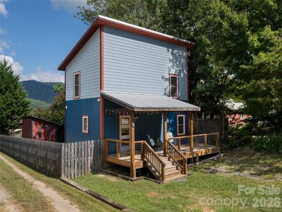 Property at 1 Half Moon Dr, Swannanoa, NC