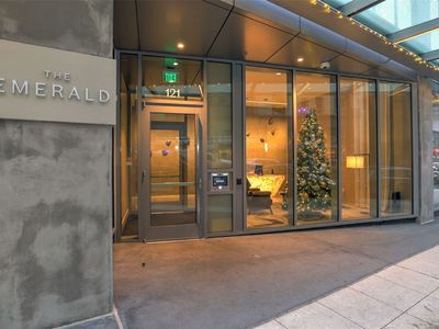 121 Stewart Street #905