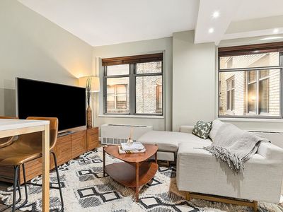 100 W 58th St APT 8A
