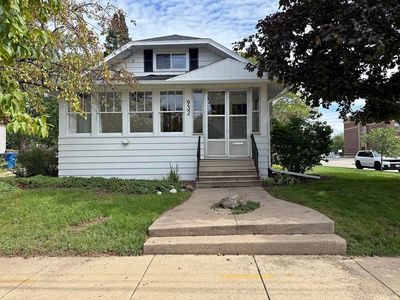 932 Sawyer Street