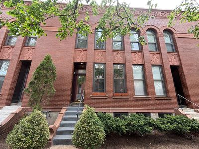 16 Manhattan Mews