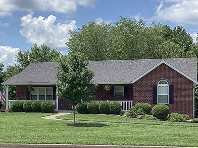 8004 Hunters Ln