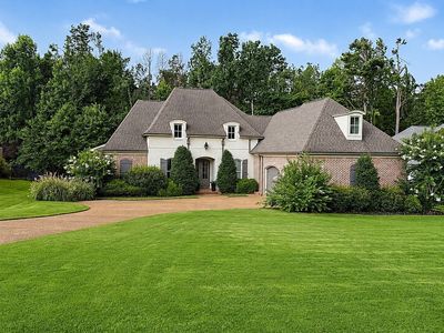 16013 Woodview Dr