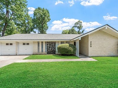 209 Pine Oak Dr
