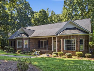216 Minnie Queen Ln