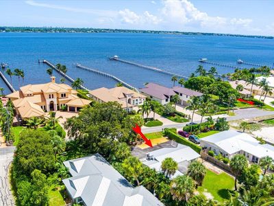 804 SE Riverside Drive