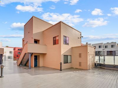 1010 NW Naito Pkwy