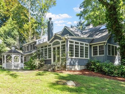 5 Tavern Ln
