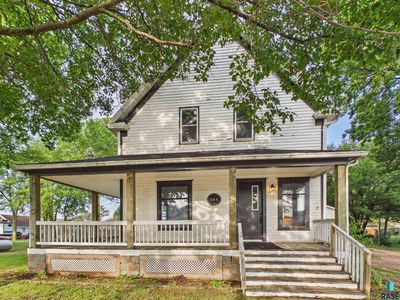 208 2nd Ave