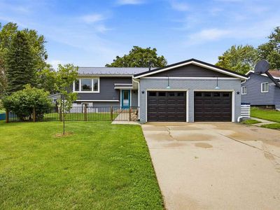 Property at 101 Candlestick Dr NE, Mount Vernon, IA