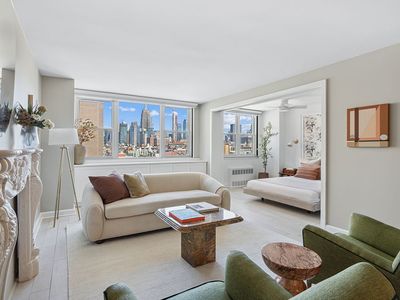 77 7th Ave APT 19M