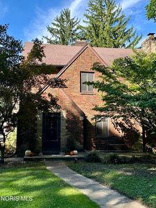 2446 Kenwood Blvd