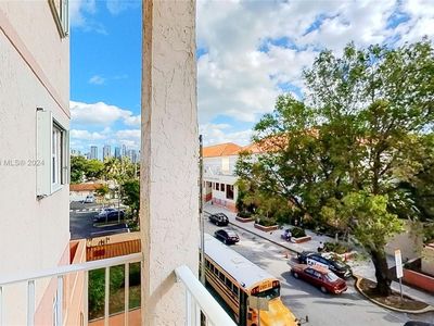 199 SW 12th Ave APT 313E