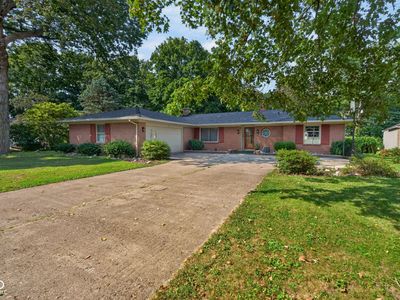 2112 E Memory Ln