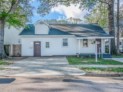 1011 E Chester St