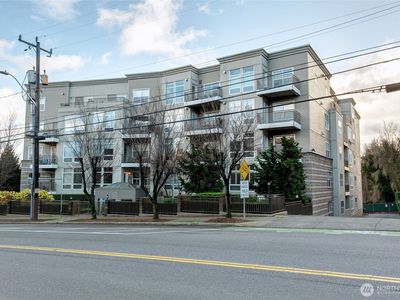 3221 SW Avalon Way #313