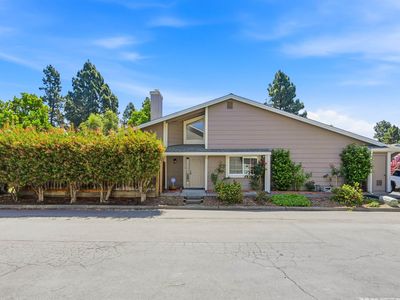 2402 Heathrow Ln