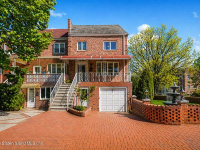 347 Bay 10th St
