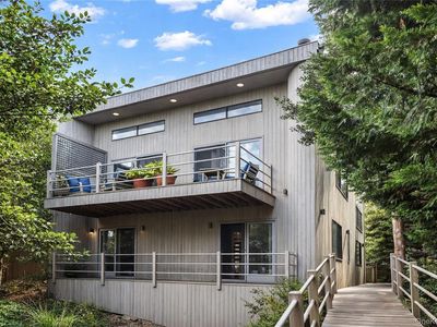 287 Bay Walk