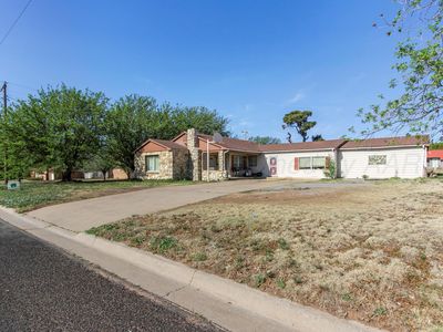 Property at 715 S Main St, Shamrock, TX