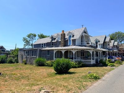 8 Pequot Ave