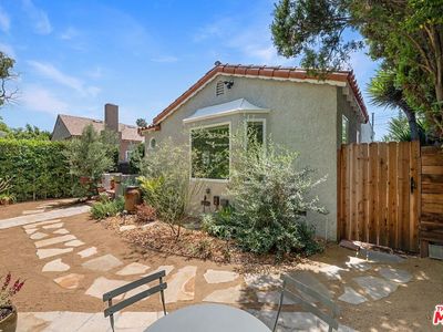 8718 Cadillac Ave