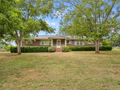 223 Lakewood Ln
